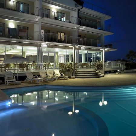 Aparthotel Casa Del Mar Roseto Degli Abruzzi Exterior foto