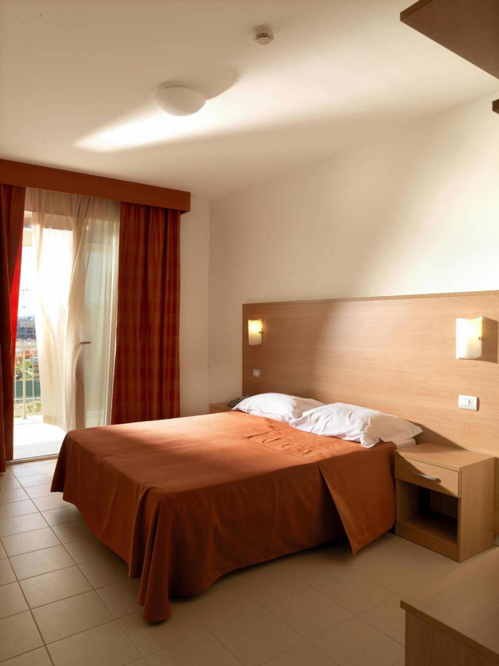 Aparthotel Casa Del Mar Roseto Degli Abruzzi Exterior foto