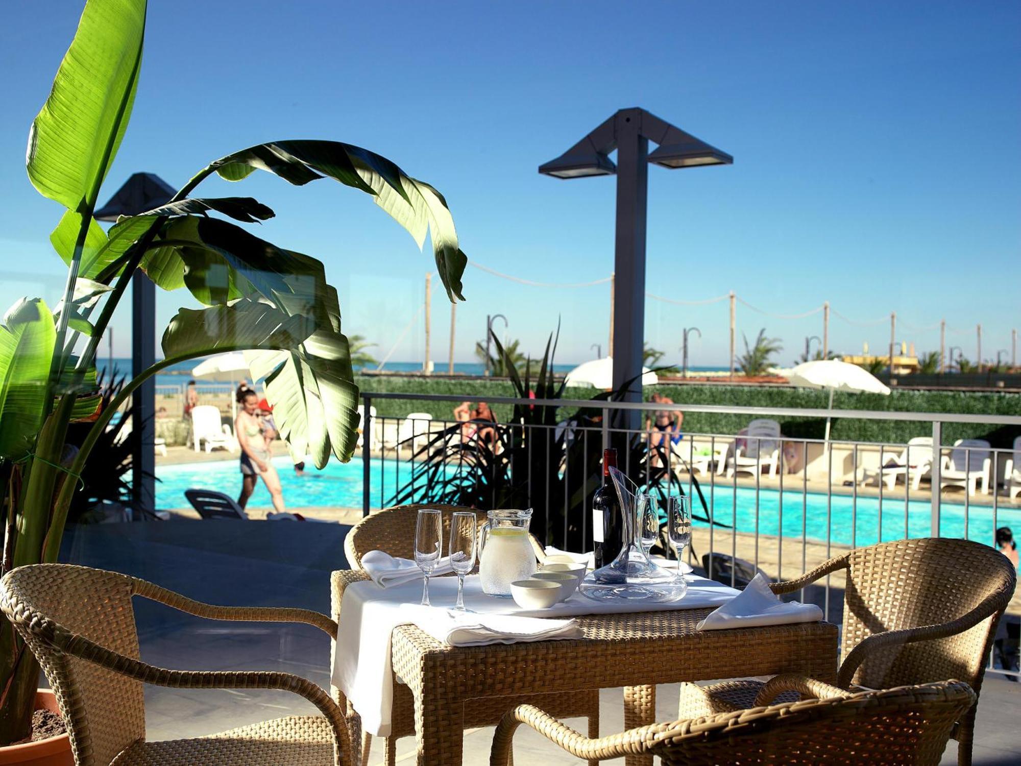 Aparthotel Casa Del Mar Roseto Degli Abruzzi Exterior foto