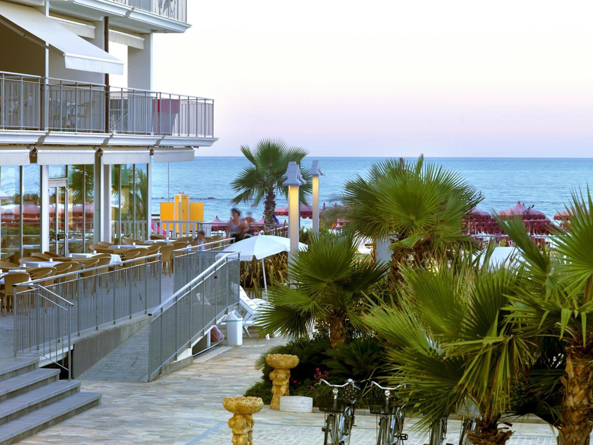 Aparthotel Casa Del Mar Roseto Degli Abruzzi Exterior foto