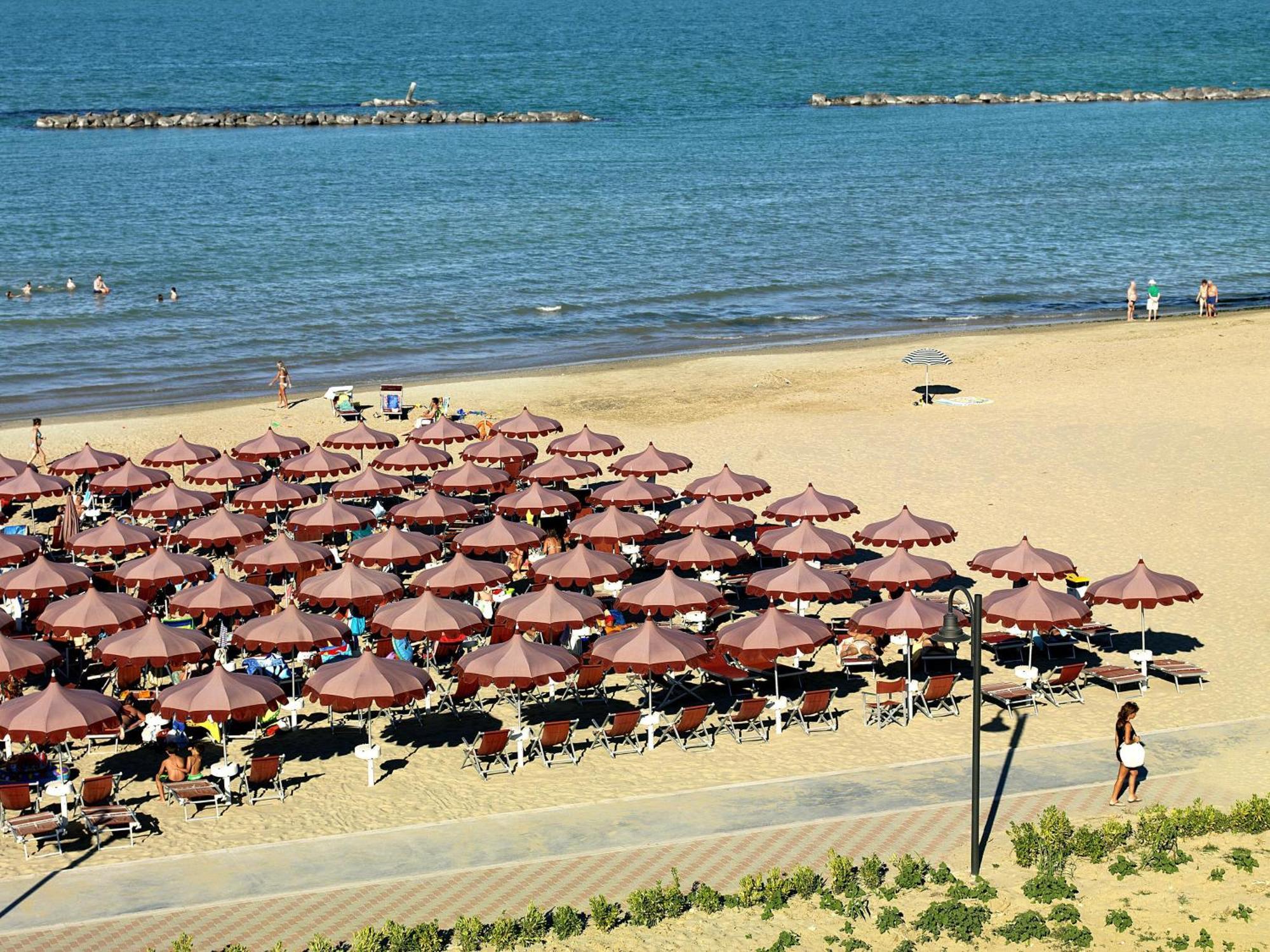 Aparthotel Casa Del Mar Roseto Degli Abruzzi Exterior foto