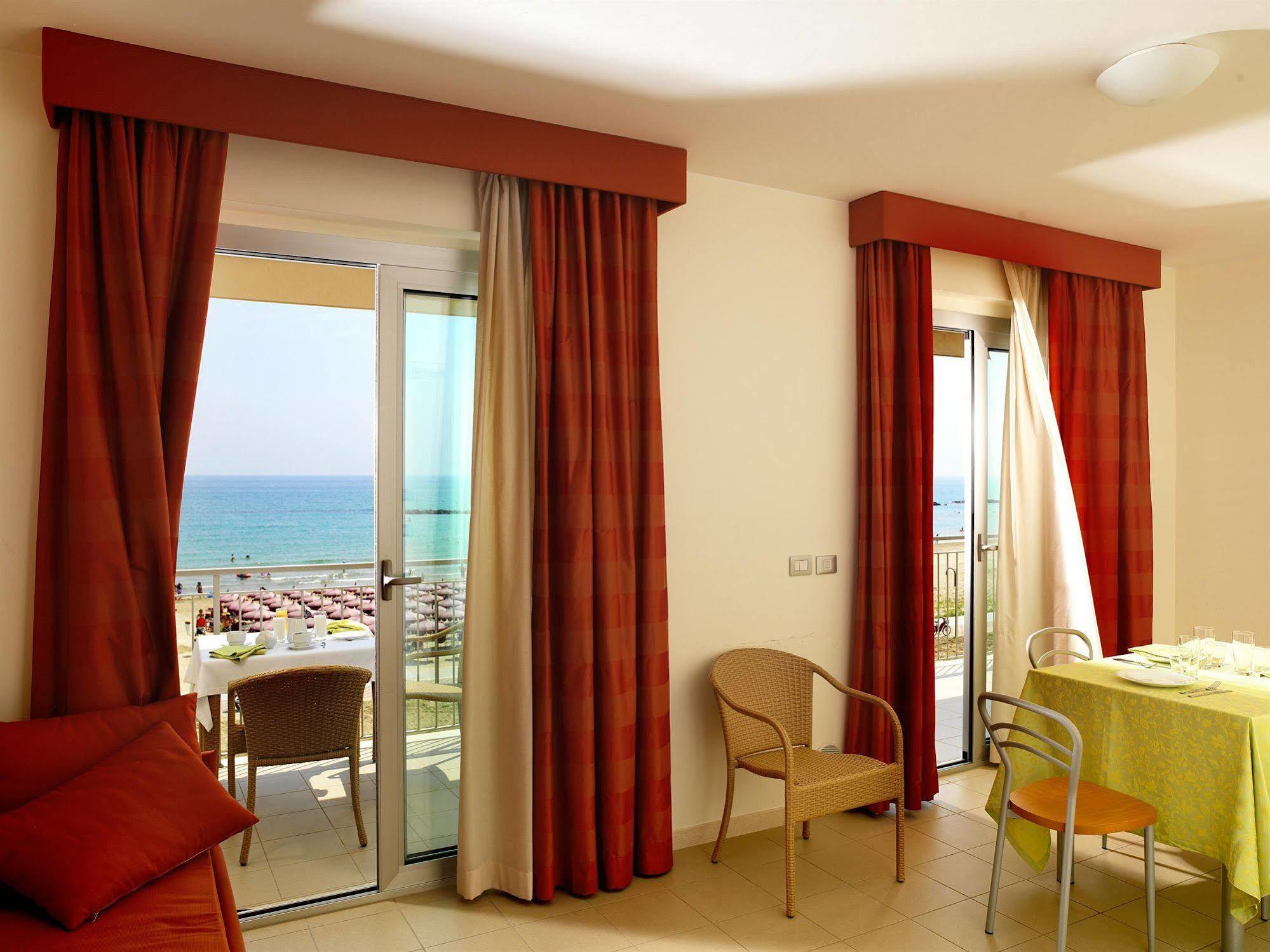 Aparthotel Casa Del Mar Roseto Degli Abruzzi Exterior foto